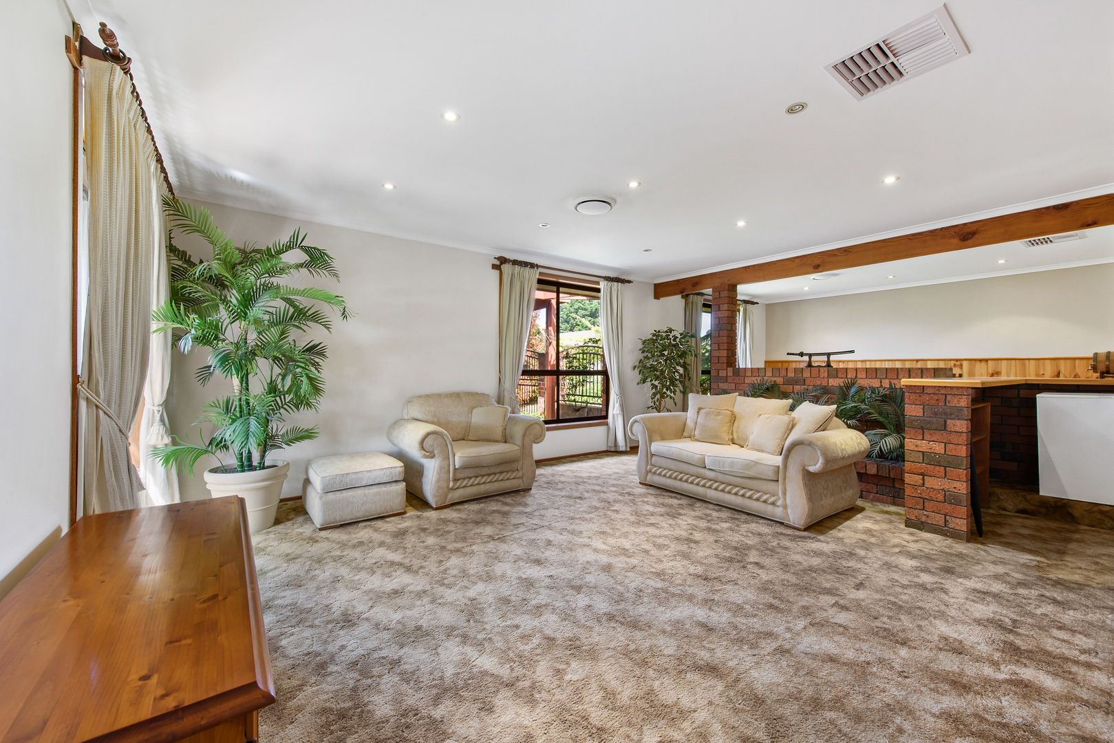 15 Greenoch Court, Keilor Downs VIC 3038, Image 2