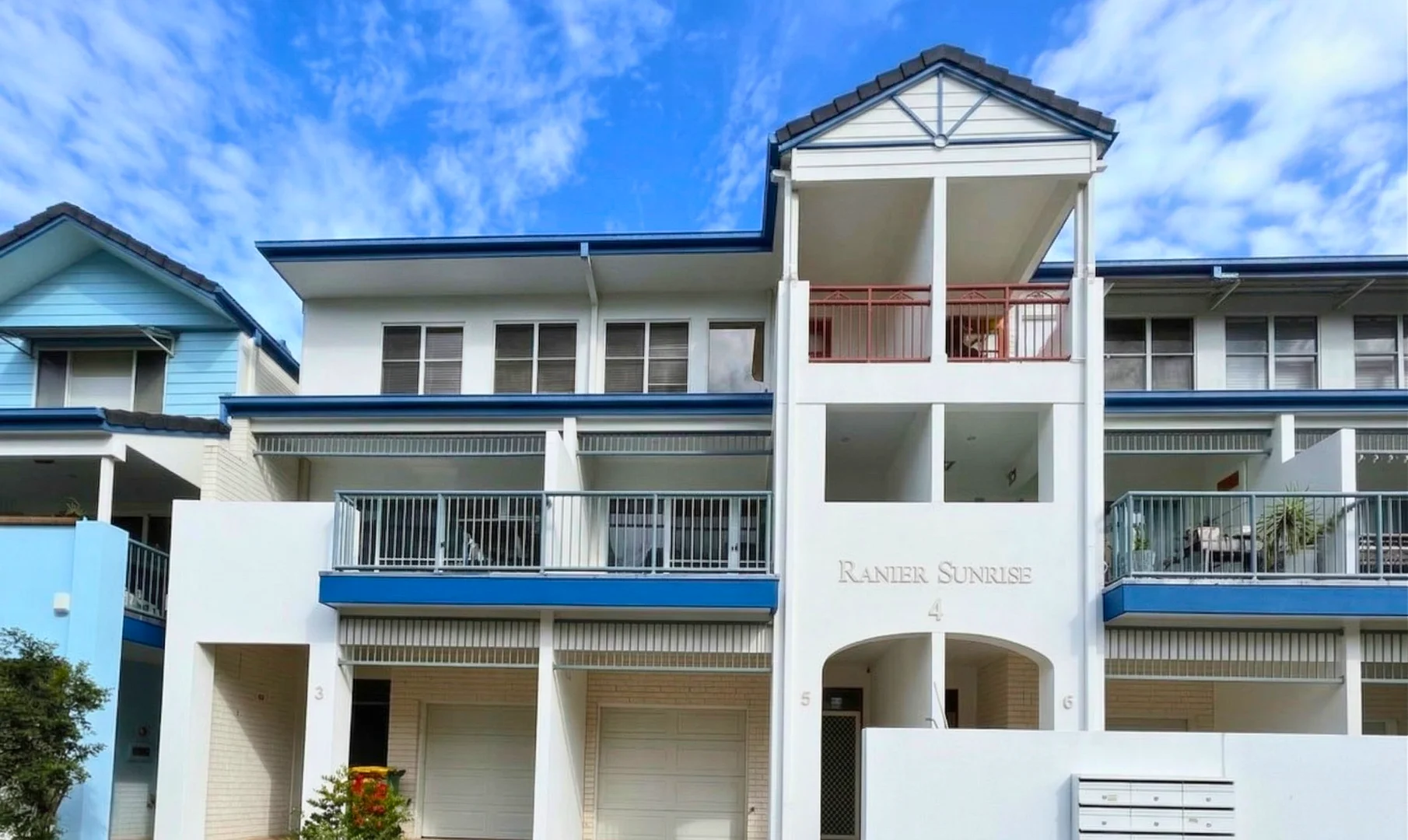 5/4 Ranier Crescent, Varsity Lakes QLD 4227