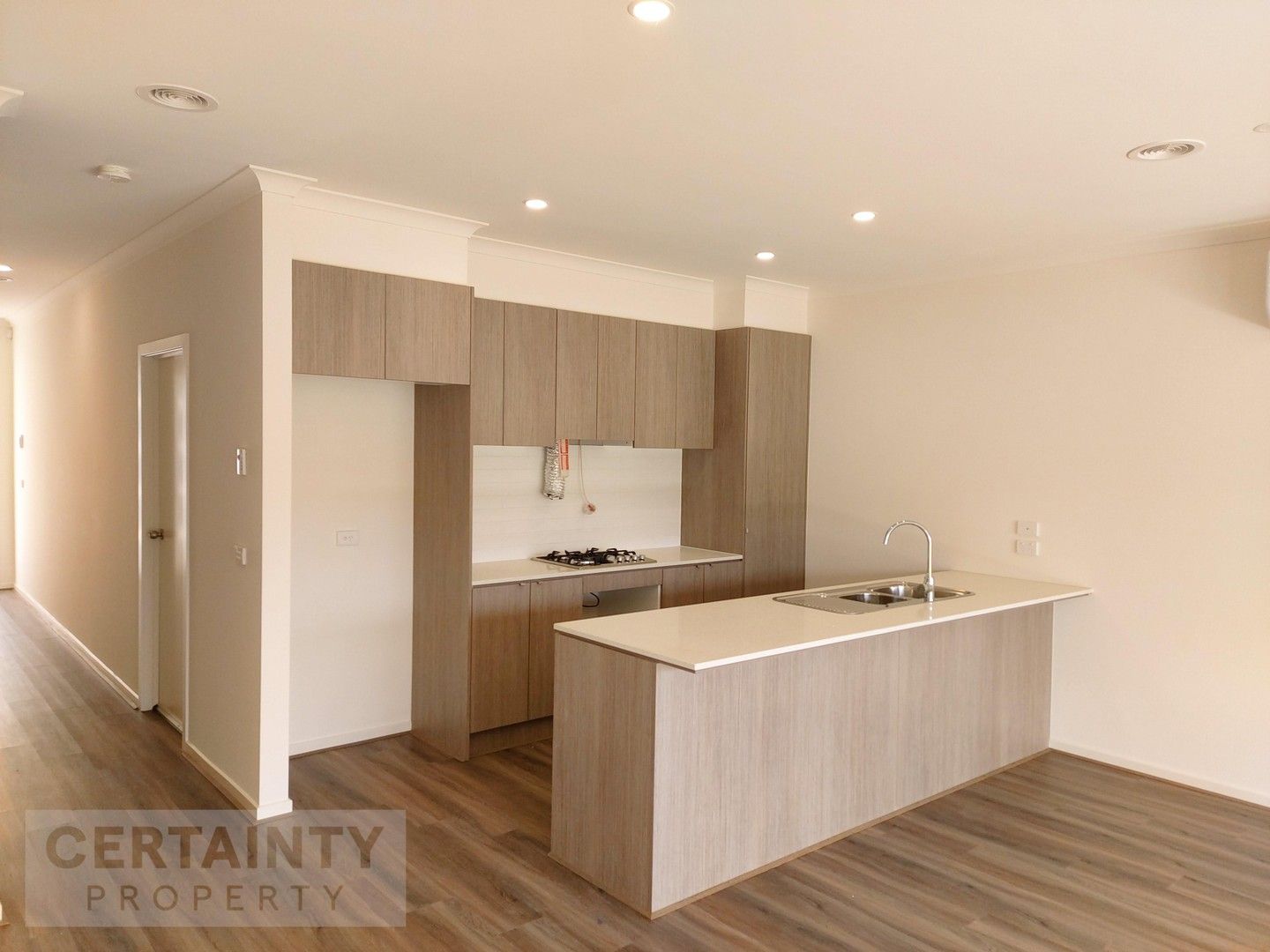 3 bedrooms House in 5 Mapstone Court MELTON SOUTH VIC, 3338