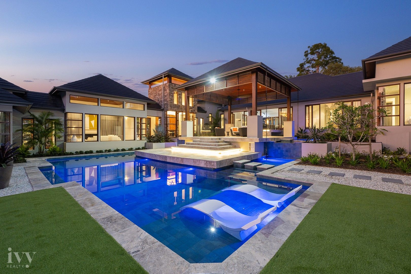 6 bedrooms House in 48 Huntington Drive MAUDSLAND QLD, 4210