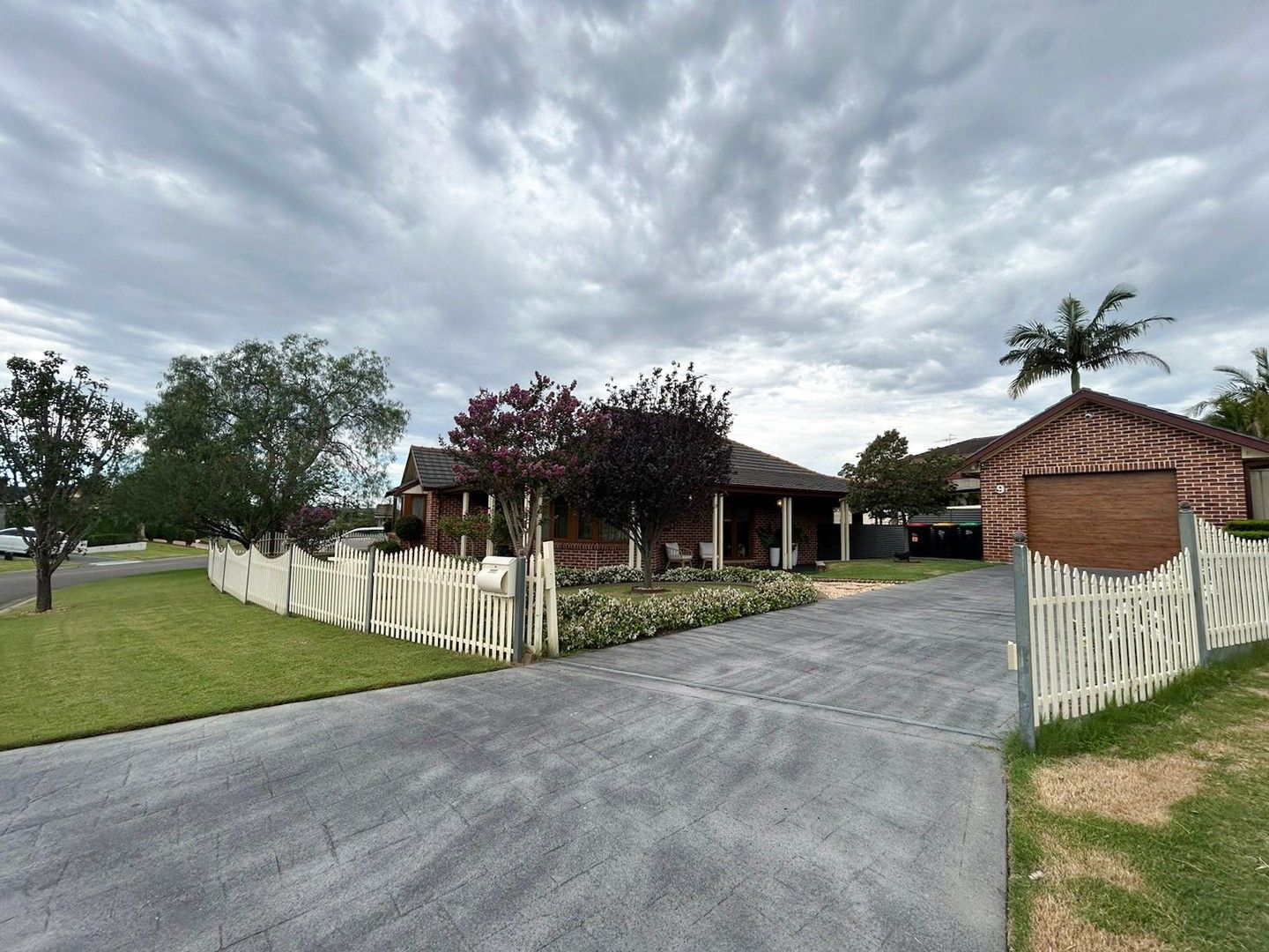 3 bedrooms House in 9 Dunna Place GLENMORE PARK NSW, 2745