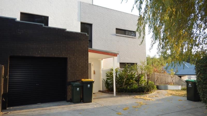 3 bedrooms Townhouse in 2/2 Tew Terrace SANDY BAY TAS, 7005