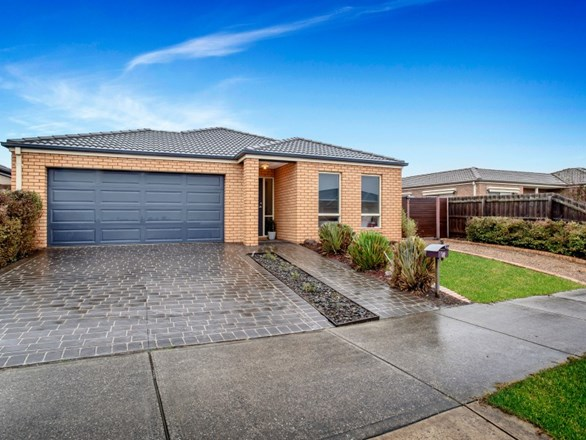 16 Vernon Close, New Gisborne VIC 3438