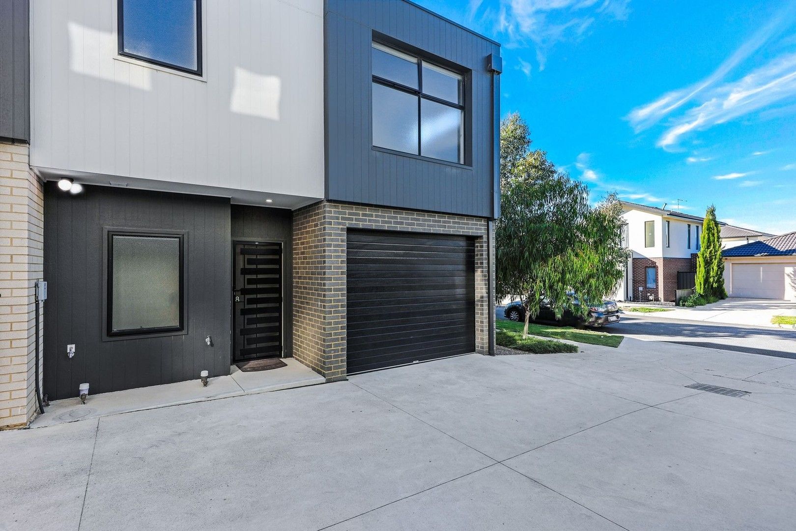 3 bedrooms Townhouse in 8/8-10 Fortitude Drive CRAIGIEBURN VIC, 3064