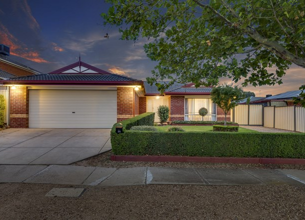 32 Pilgrim Drive, Hillside VIC 3037