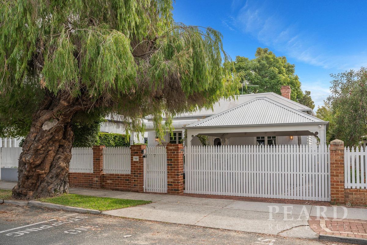 4 bedrooms House in 7 Hampshire Street EAST VICTORIA PARK WA, 6101