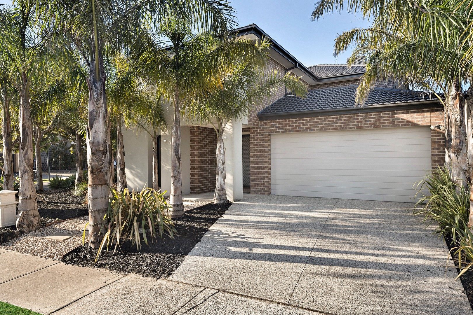 4 bedrooms House in 42 Shiraz Cresent POINT COOK VIC, 3030