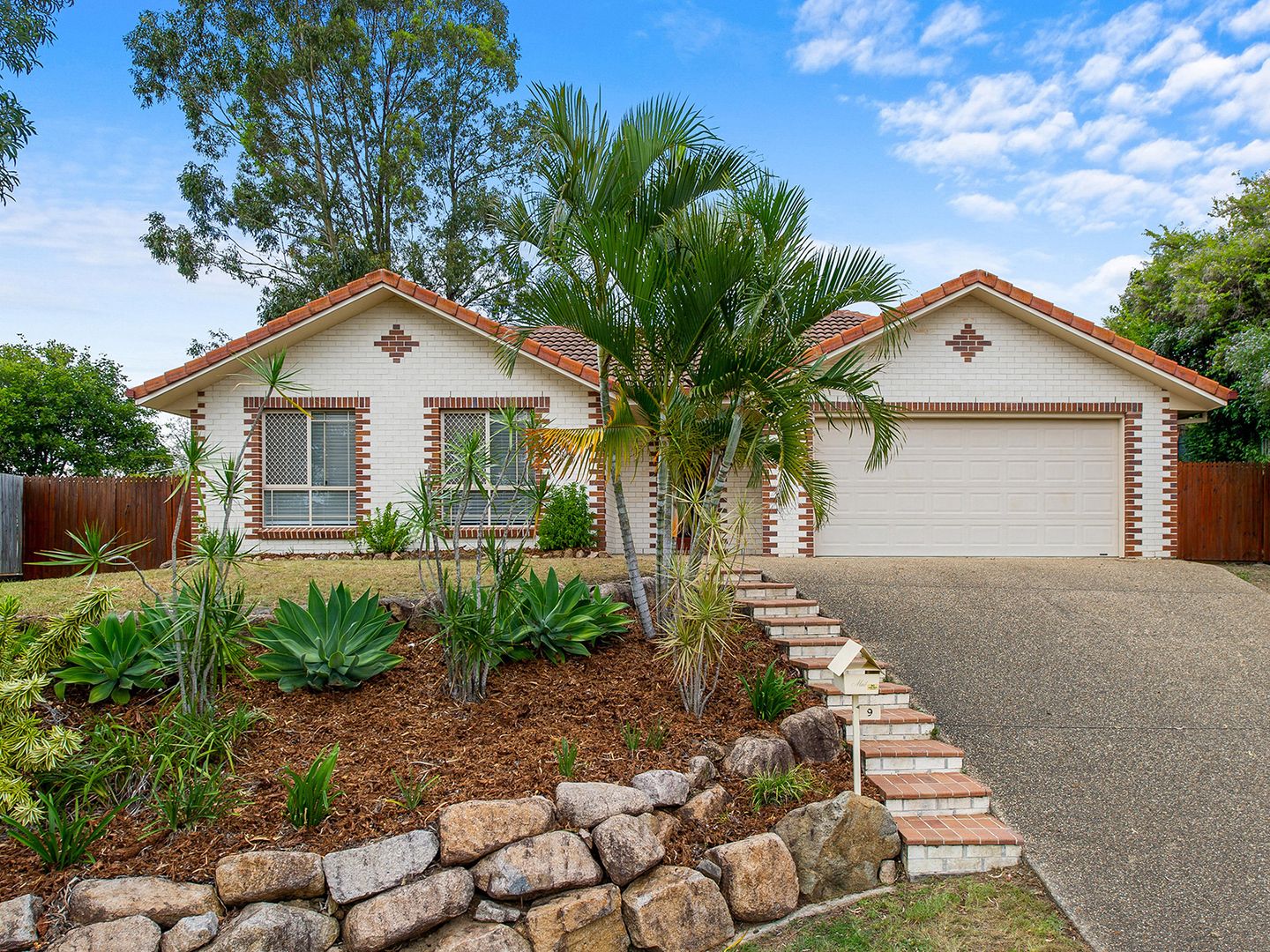 9 Delvin Court, Arana Hills QLD 4054, Image 1