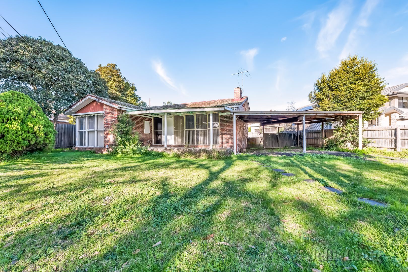 4 bedrooms House in 2 Akuna Avenue NOTTING HILL VIC, 3168