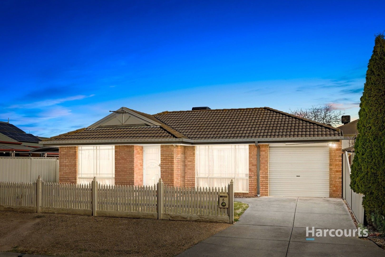 5 Hampson Place, Caroline Springs VIC 3023, Image 0