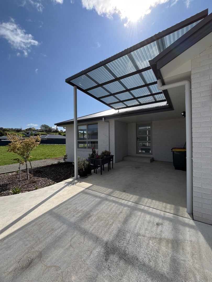 2 bedrooms Apartment / Unit / Flat in 2/68 West Barrack Street DELORAINE TAS, 7304