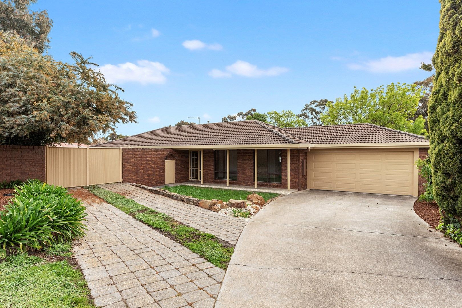 3 bedrooms House in 18 Plante Court STRATHDALE VIC, 3550