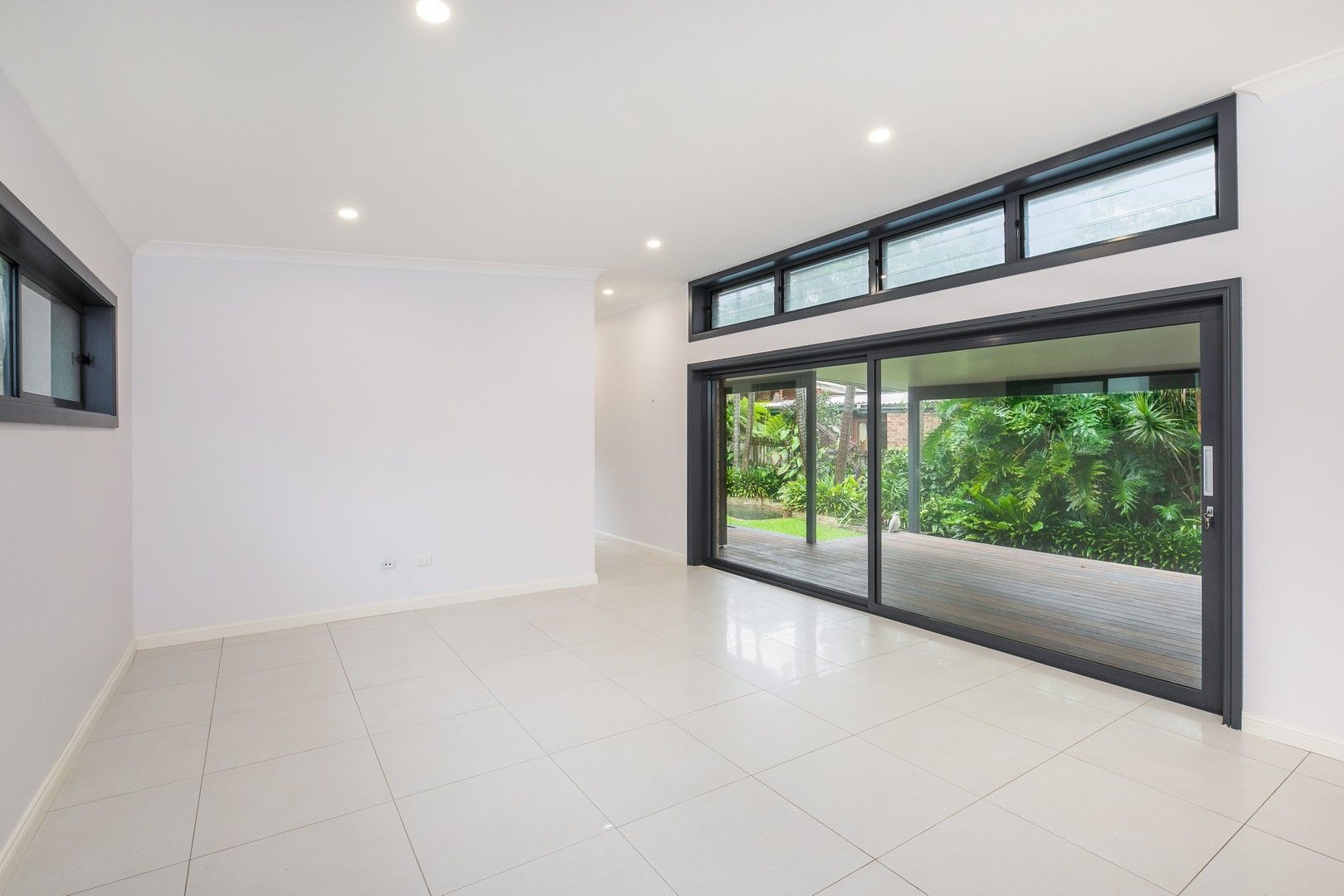 5 bedrooms Apartment / Unit / Flat in 71 Jacaranda Road CARINGBAH SOUTH NSW, 2229