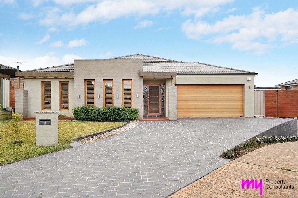 11 St Simon Close, Blair Athol NSW 2560, Image 0