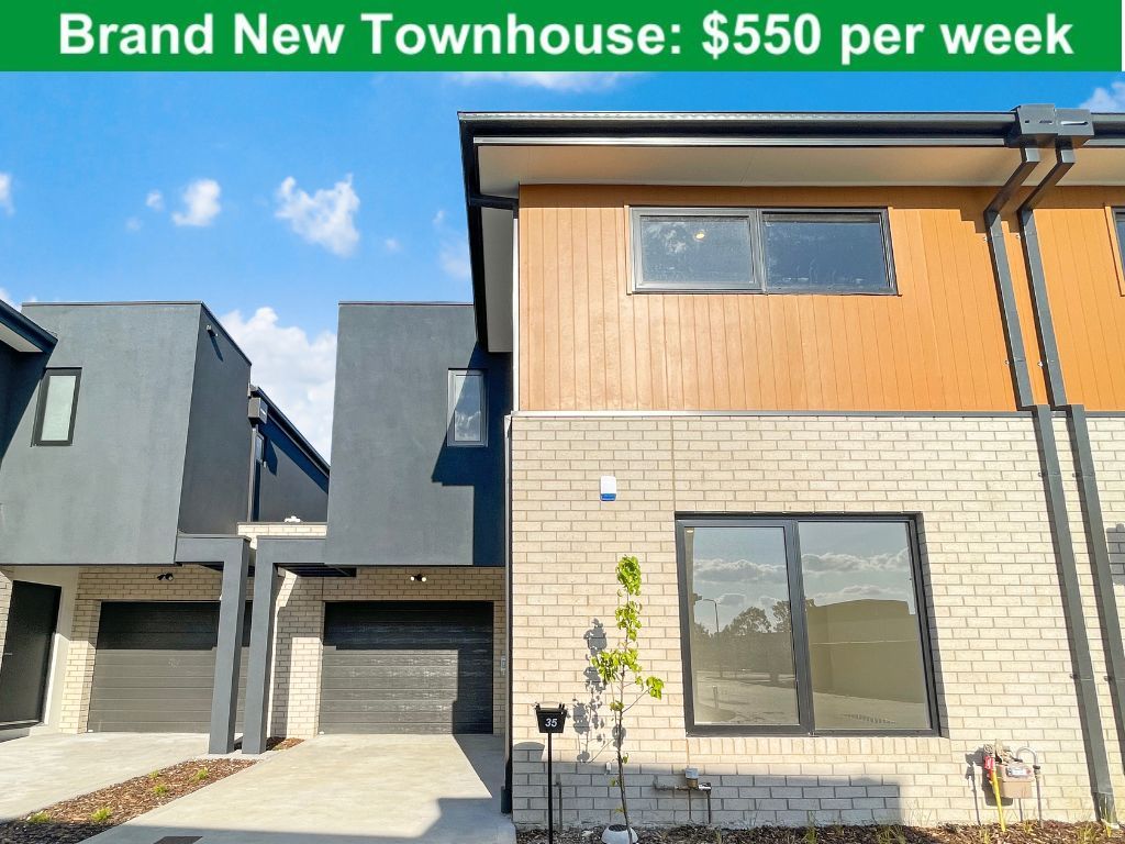 3 bedrooms House in 35 Midnight Circuit EYNESBURY VIC, 3338