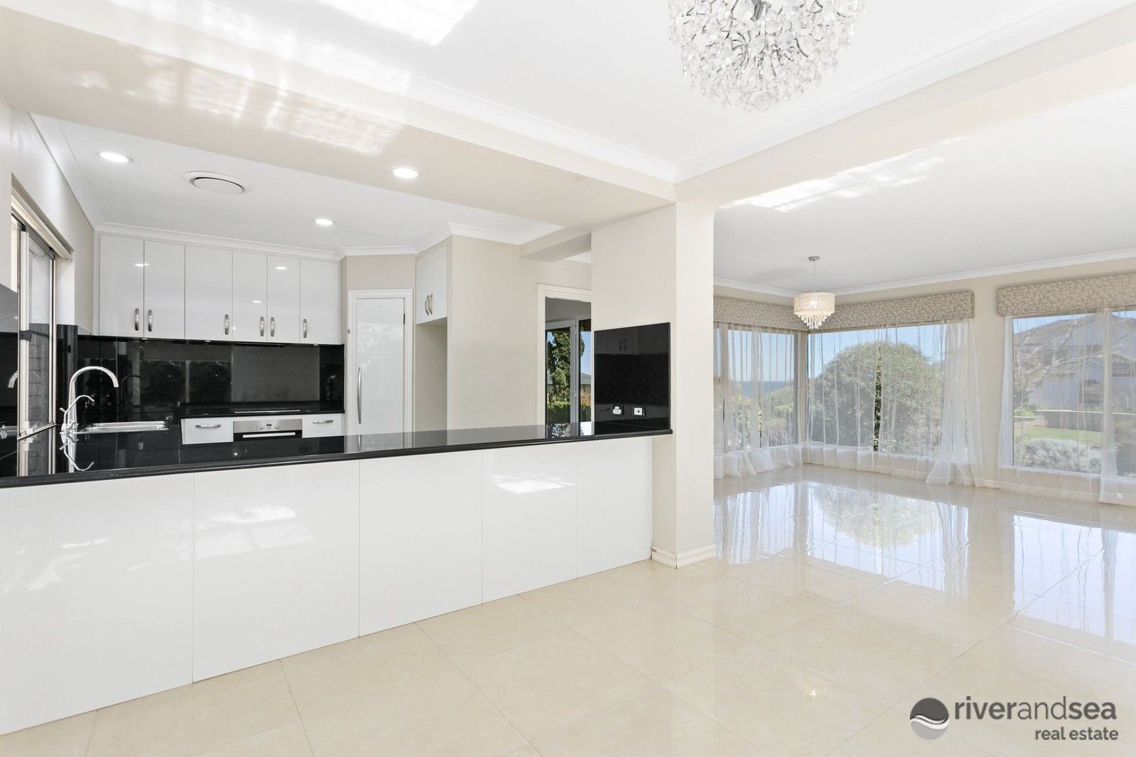 4 bedrooms House in 16 Vlamingh Parade MOSMAN PARK WA, 6012