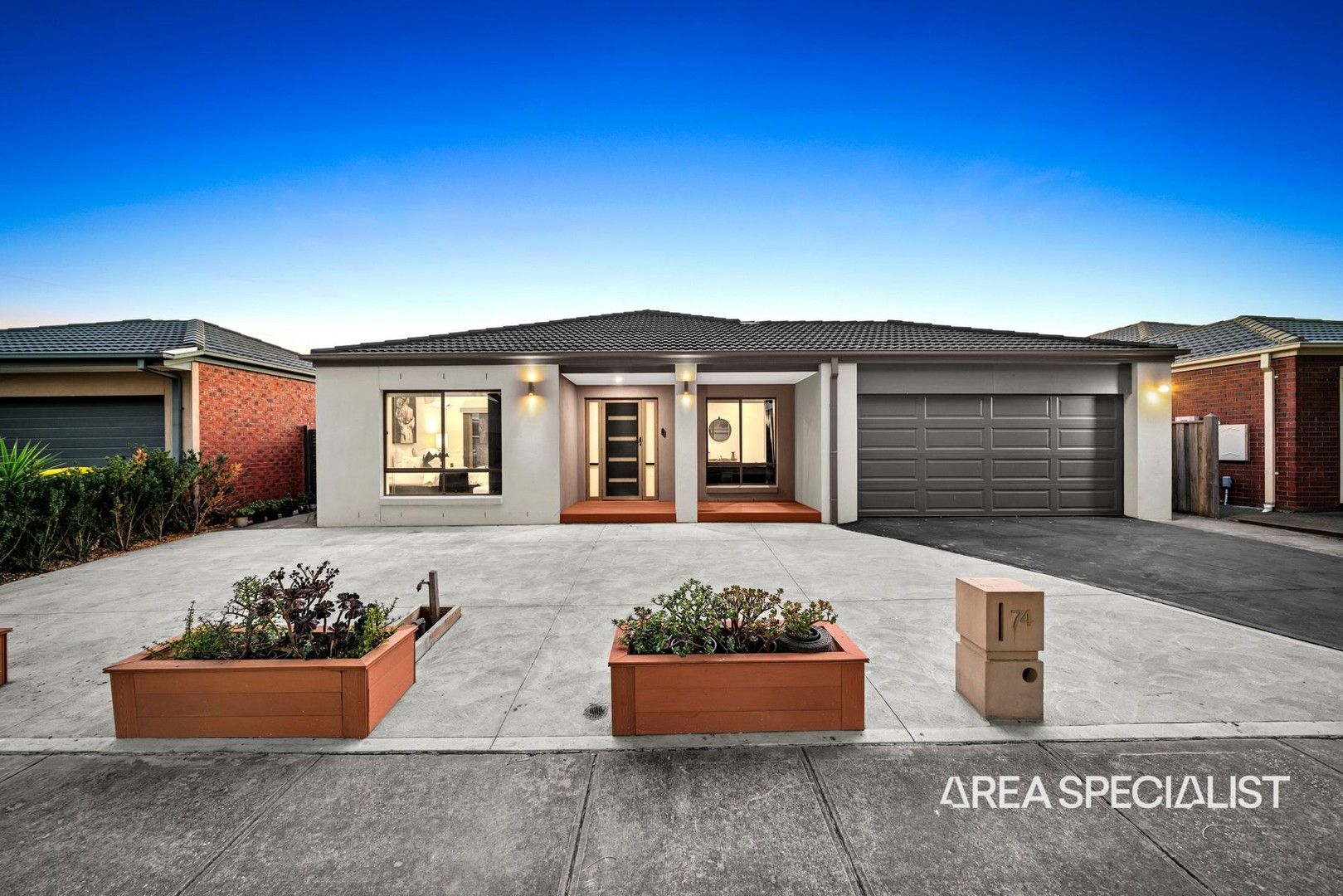 4 bedrooms House in 74 Bushlark Crescent WILLIAMS LANDING VIC, 3027
