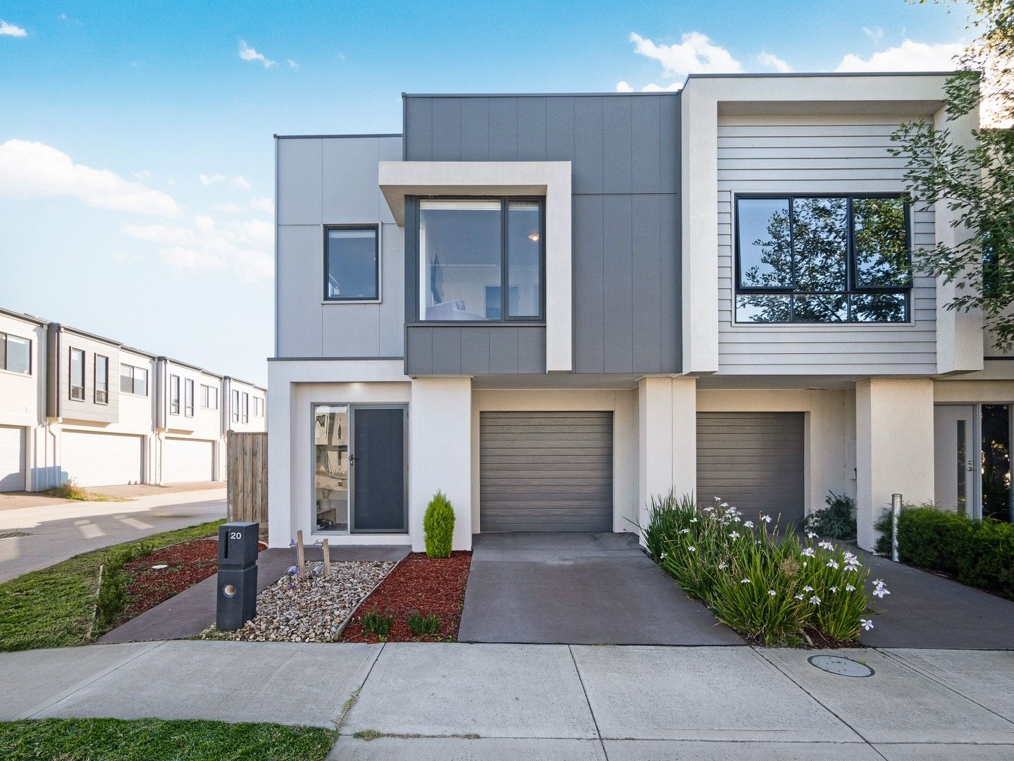 3 bedrooms Townhouse in 20 Hebrides Close CRANBOURNE WEST VIC, 3977