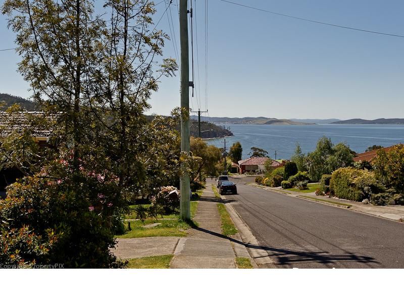 8 Wombara Avenue, KINGSTON BEACH TAS 7050, Image 2