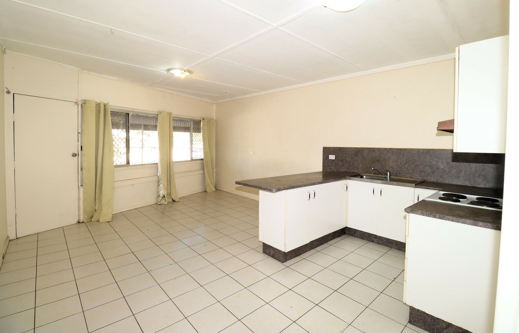 1 bedrooms Apartment / Unit / Flat in Unit 6/82 Hilary St MOUNT ISA QLD, 4825