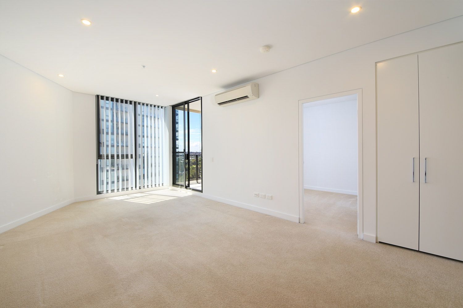 1 bedrooms Apartment / Unit / Flat in 1308/2 Chisholm Street WOLLI CREEK NSW, 2205