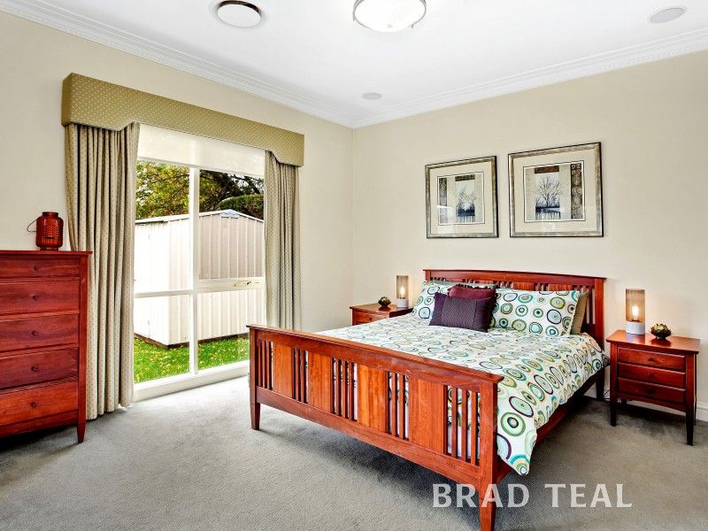 33 Roland Avenue, Strathmore VIC 3041, Image 2