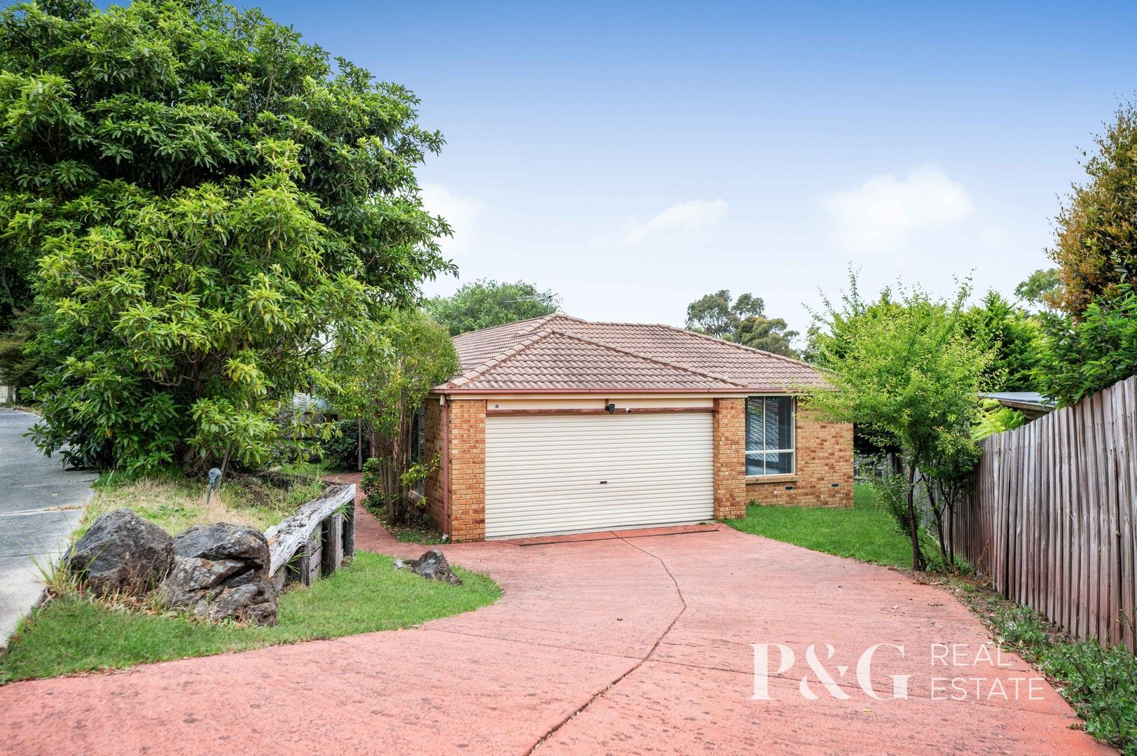 3 bedrooms House in 16 Jacqueline Place PAKENHAM VIC, 3810