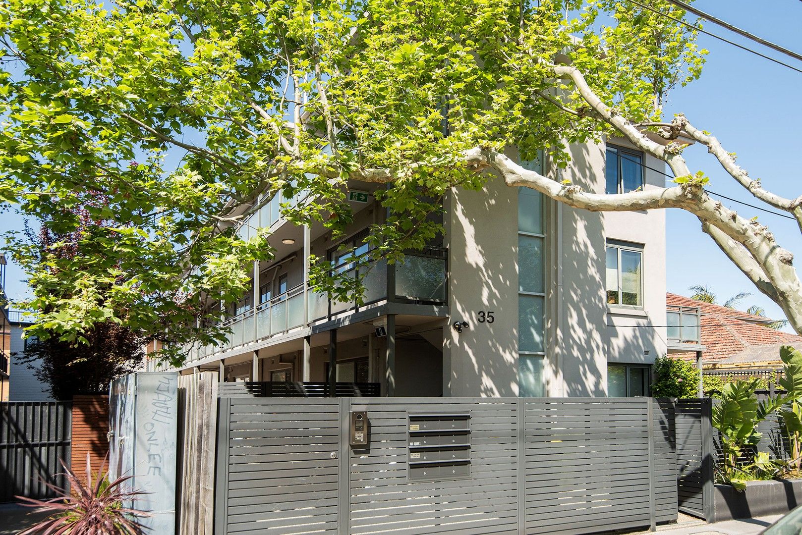 2 bedrooms Apartment / Unit / Flat in 2/35 Pine Avenue ELWOOD VIC, 3184