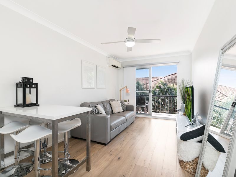 1 bedrooms Apartment / Unit / Flat in 8/81 Kitchener Street COORPAROO QLD, 4151
