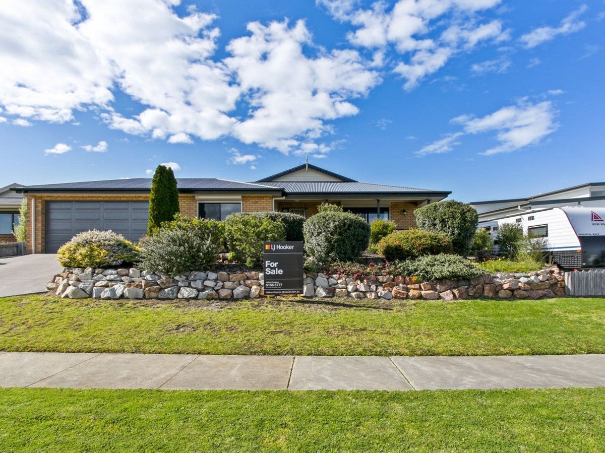 3 bedrooms House in 80 Stirling Drive LAKES ENTRANCE VIC, 3909