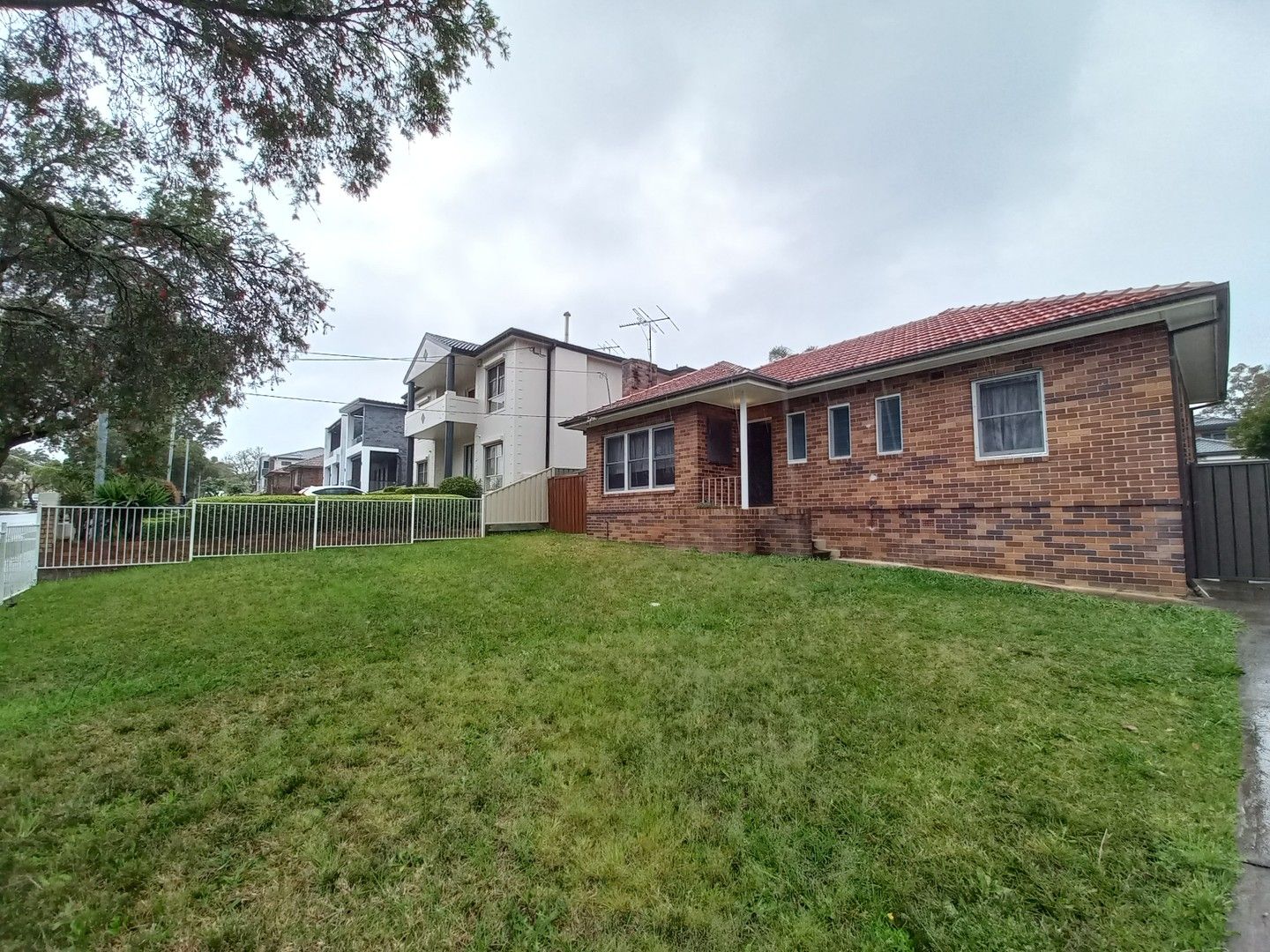 3 bedrooms House in 28 Kiewarra Street KINGSGROVE NSW, 2208