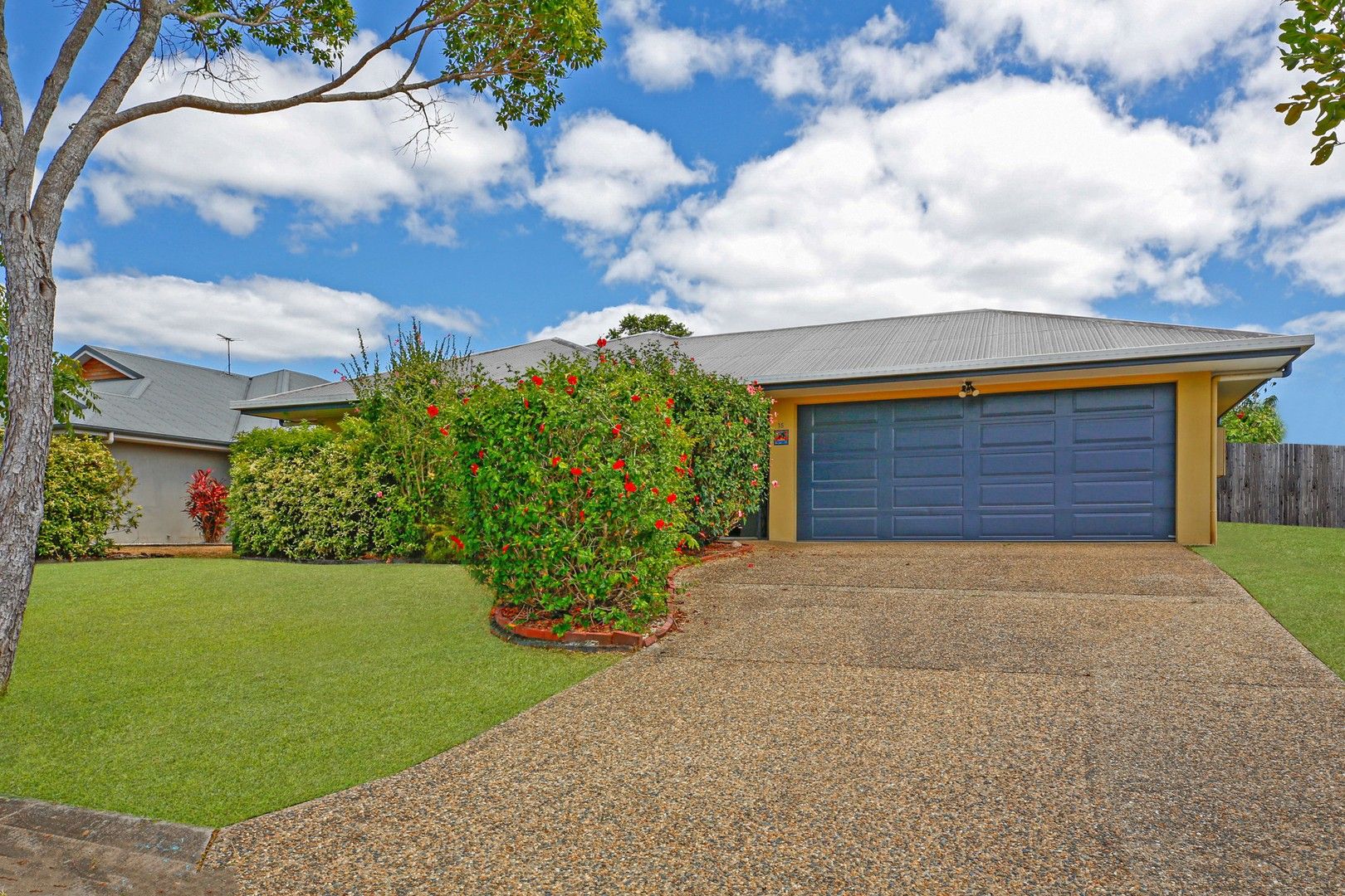 4 bedrooms House in 15 Hopkins Street WHITE ROCK QLD, 4868