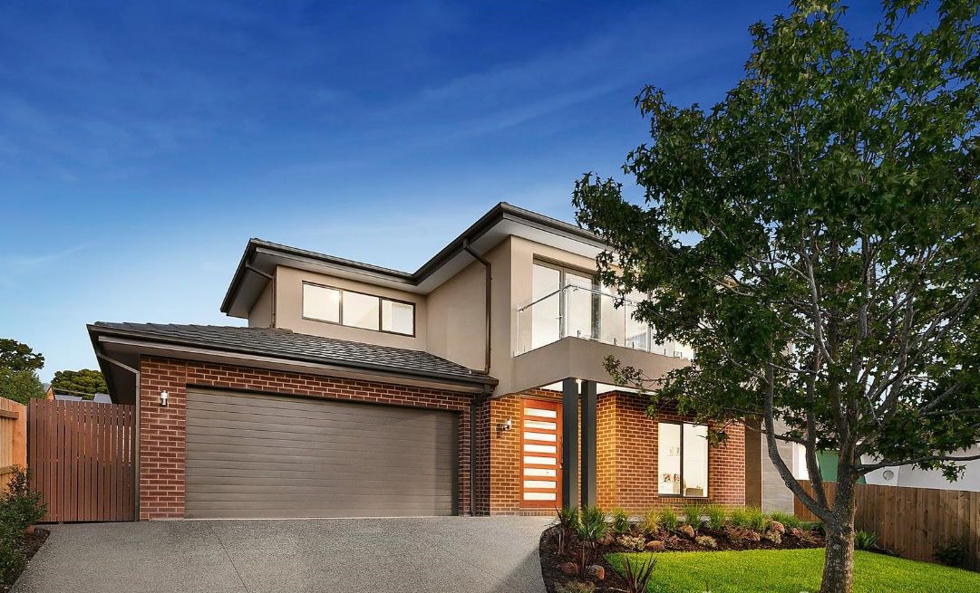 5 bedrooms House in 10 Gooyong Avenue CHADSTONE VIC, 3148