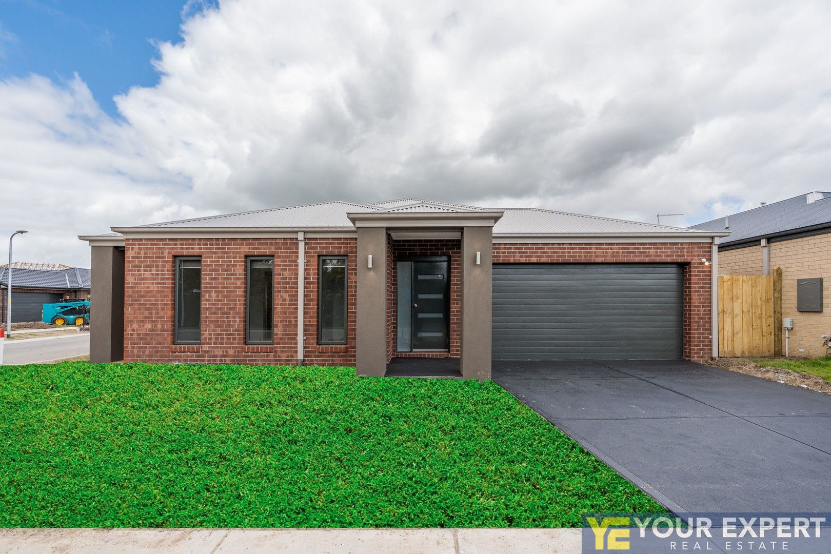 4 bedrooms House in 22 Poe Circuit OFFICER VIC, 3809