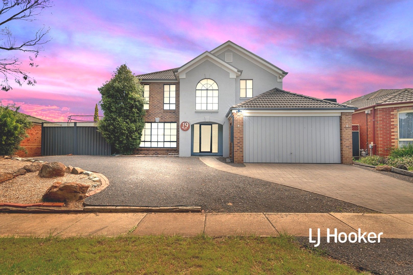 19 Gleneagles Drive, Melton West VIC 3337 Domain