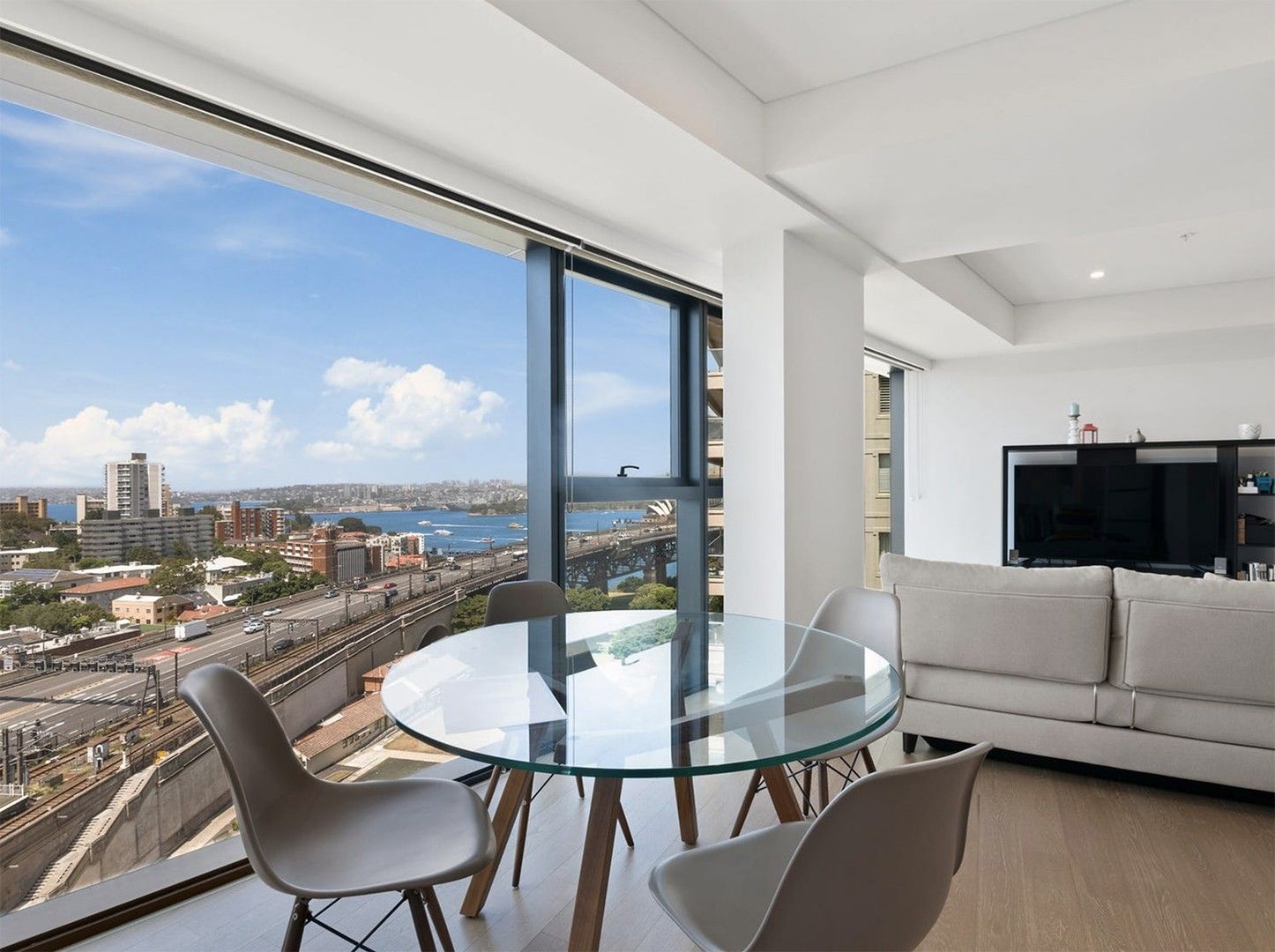 1 bedrooms Apartment / Unit / Flat in 1501/80 Alfred St MILSONS POINT NSW, 2061