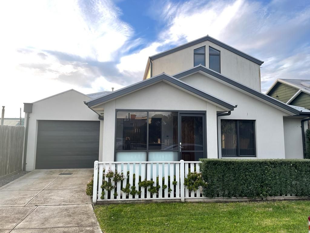 3 bedrooms House in 5 Witton Street DEER PARK VIC, 3023
