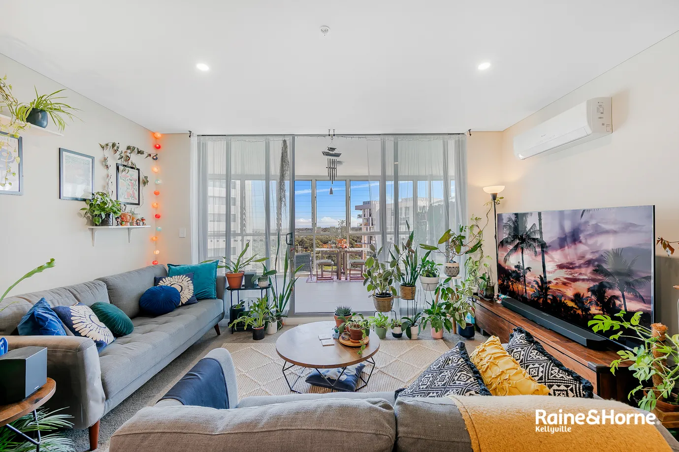 Level 15 Sunlit Living | 126sqm Floor Space with Oversized Winter Garden & Study in Prime Carlingford Location, Carlingford
