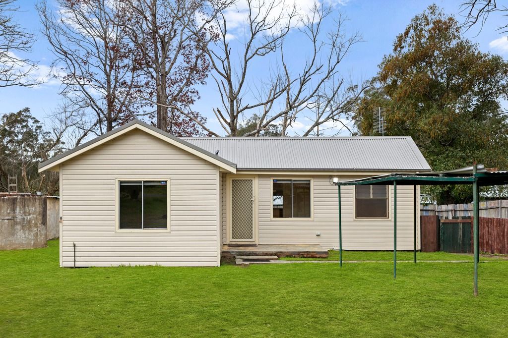 3 bedrooms House in 40a Nixon Road THIRLMERE NSW, 2572
