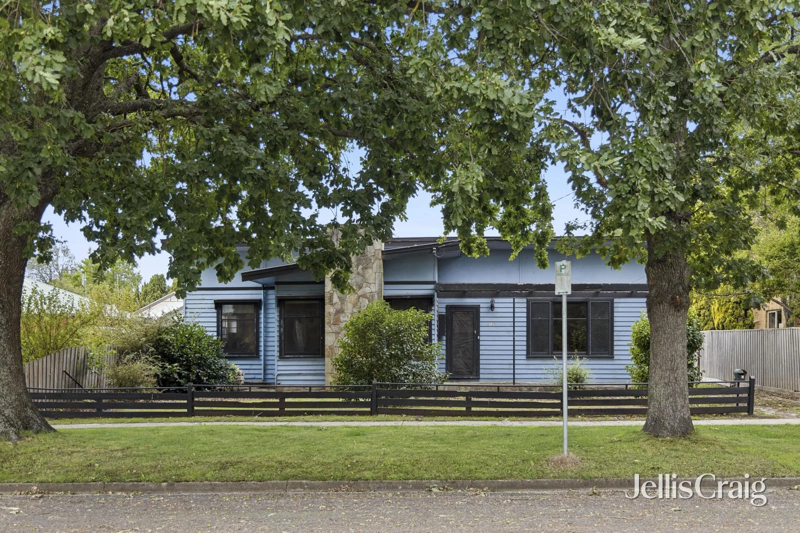 12 Collier Street, Woodend VIC 3442