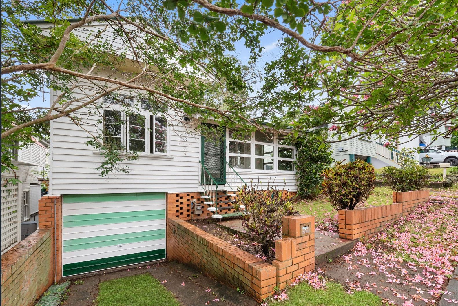 4 bedrooms House in 9 Shaw Street AUCHENFLOWER QLD, 4066