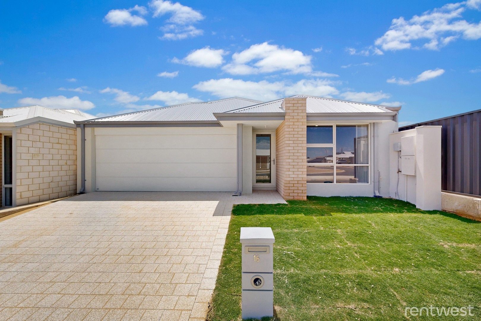 4 bedrooms House in 16 Orchardleigh Bvd LAKELANDS WA, 6180