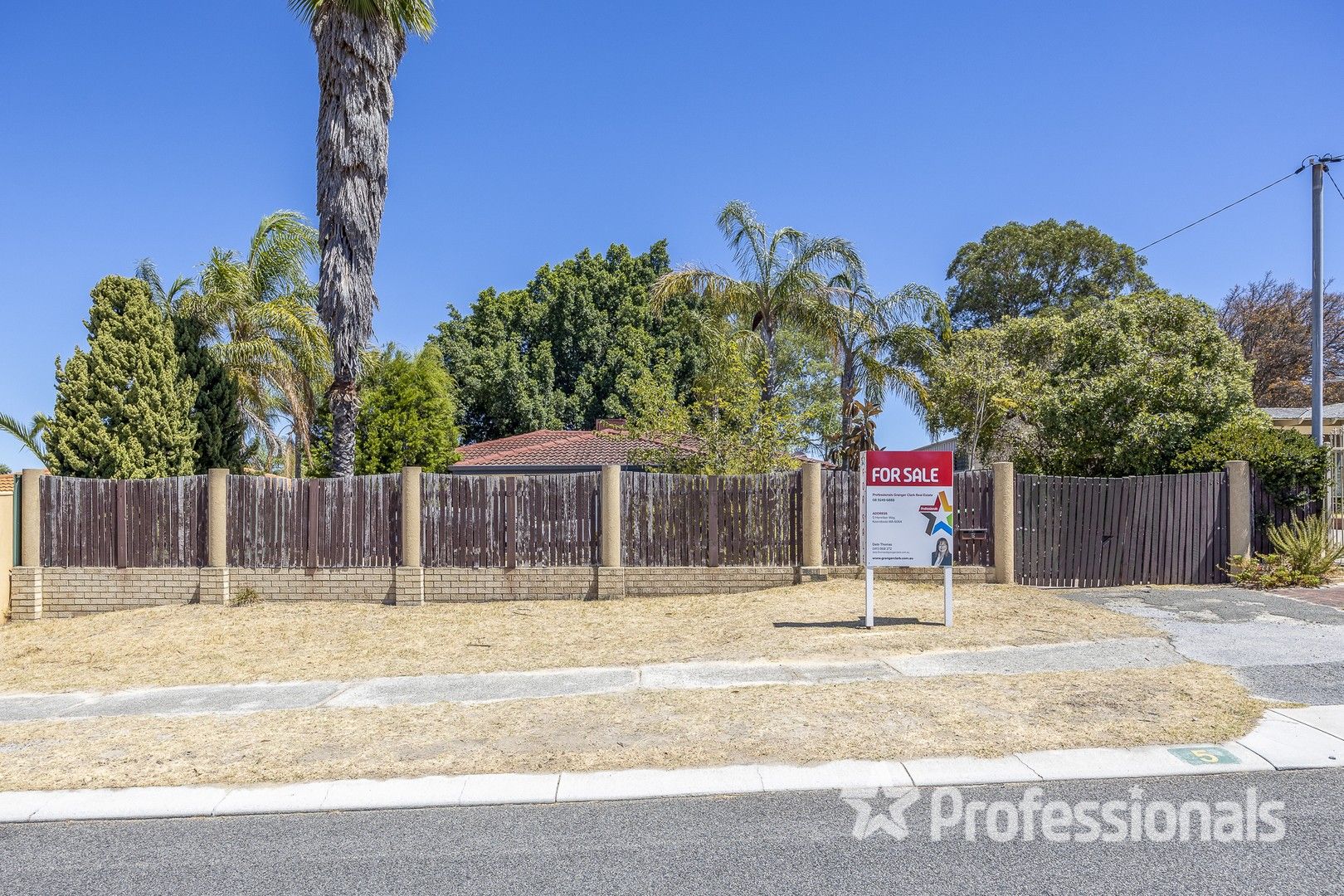 3 bedrooms House in 5 Henniker Way KOONDOOLA WA, 6064