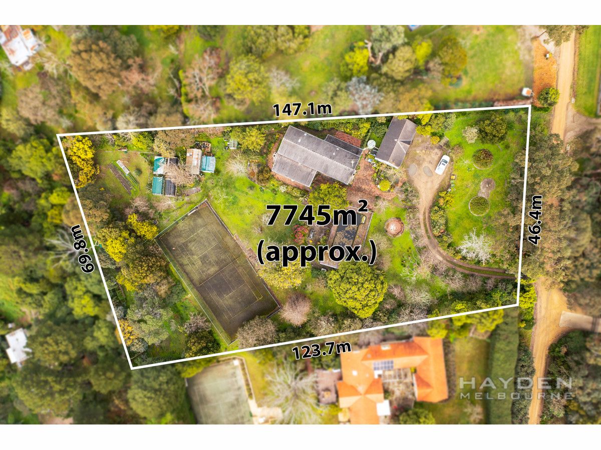 5 bedrooms House in 9 Harleston Road MOUNT ELIZA VIC, 3930