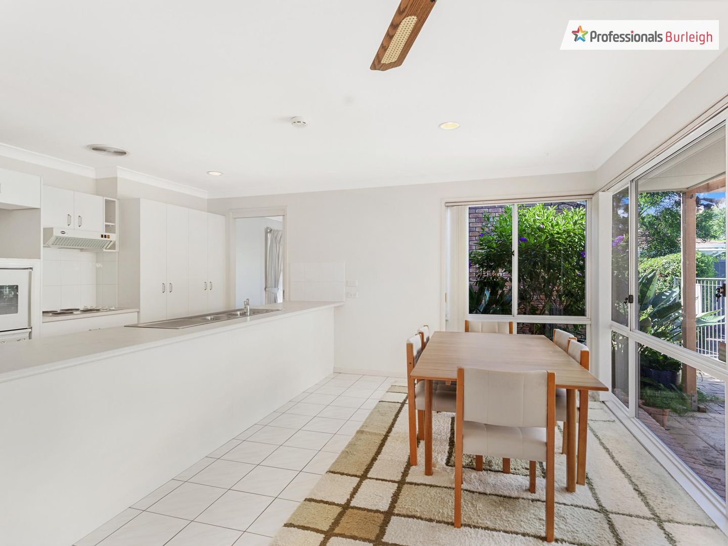 16 Wedgebill Parade, Burleigh Waters QLD 4220, Image 2