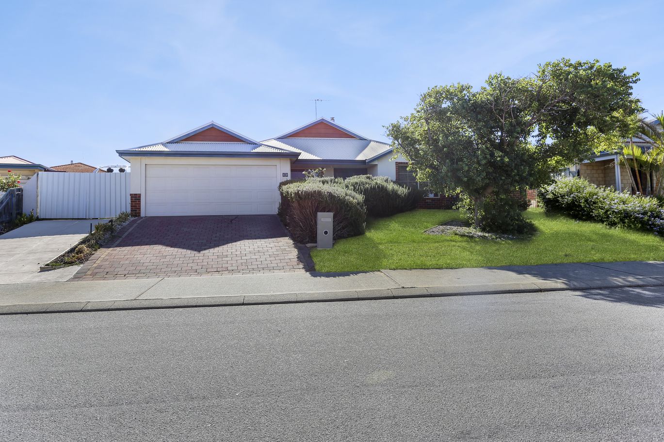 4 bedrooms House in 17 Montego Way HALLS HEAD WA, 6210
