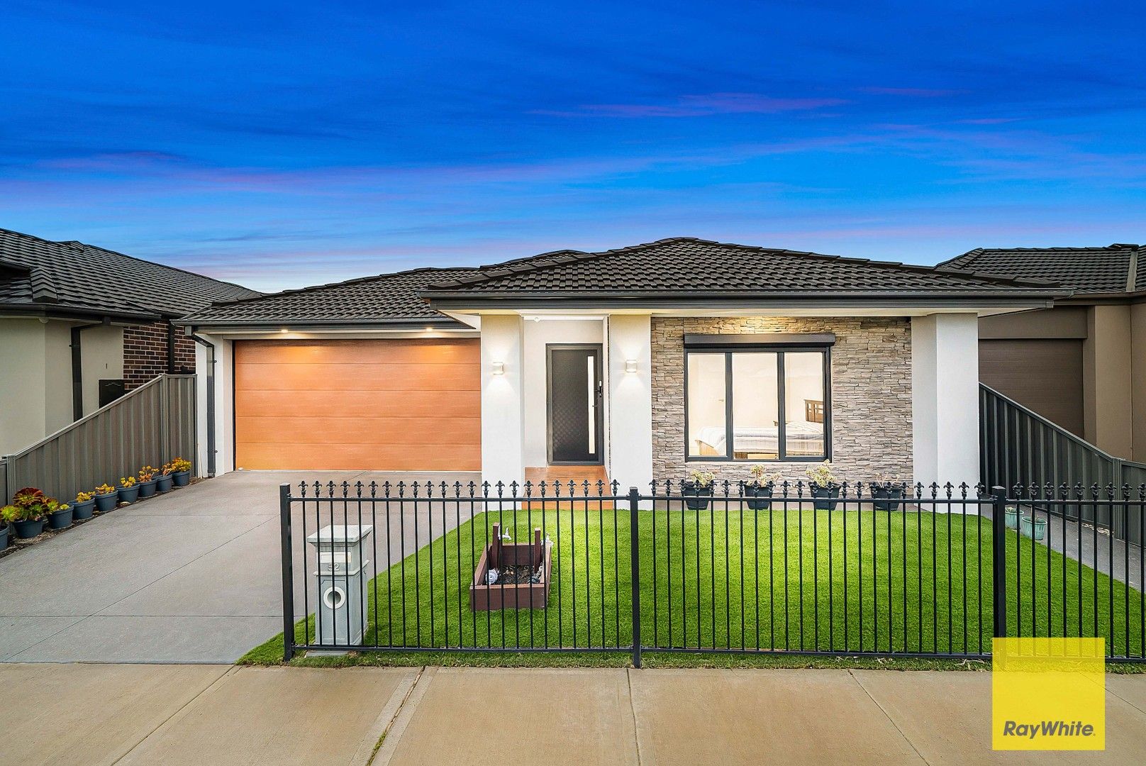 4 bedrooms House in 52 Leo Avenue TARNEIT VIC, 3029