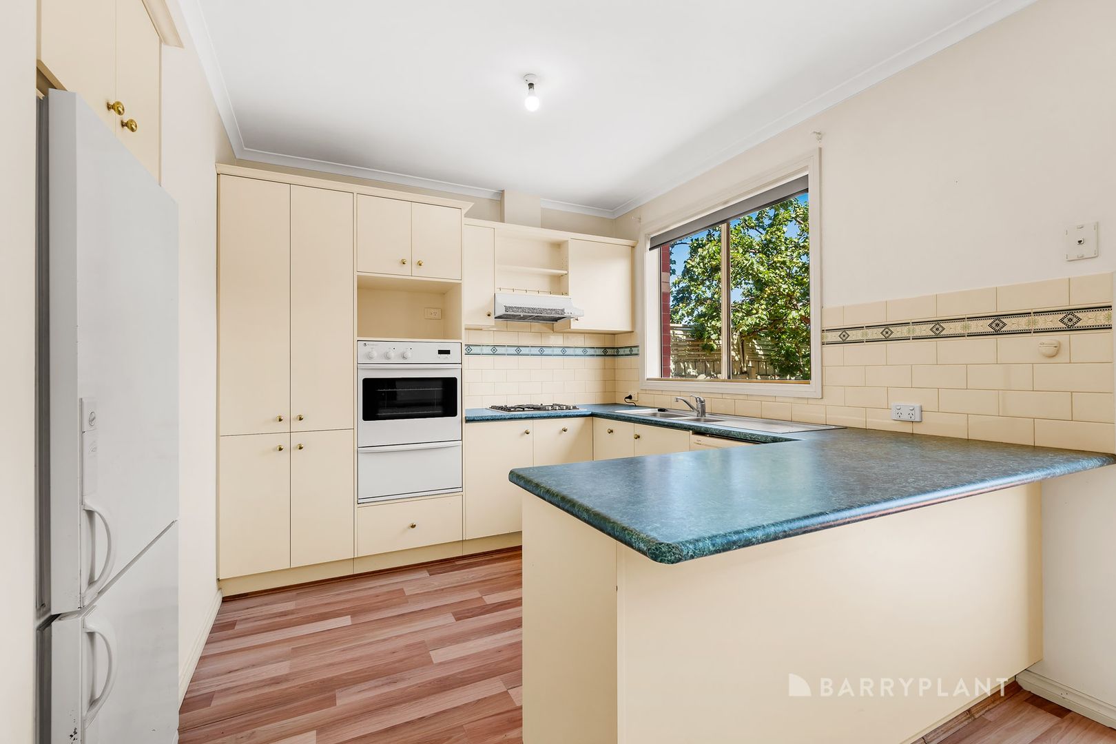 12 Silverbirch Rise, Mill Park VIC 3082, Image 2