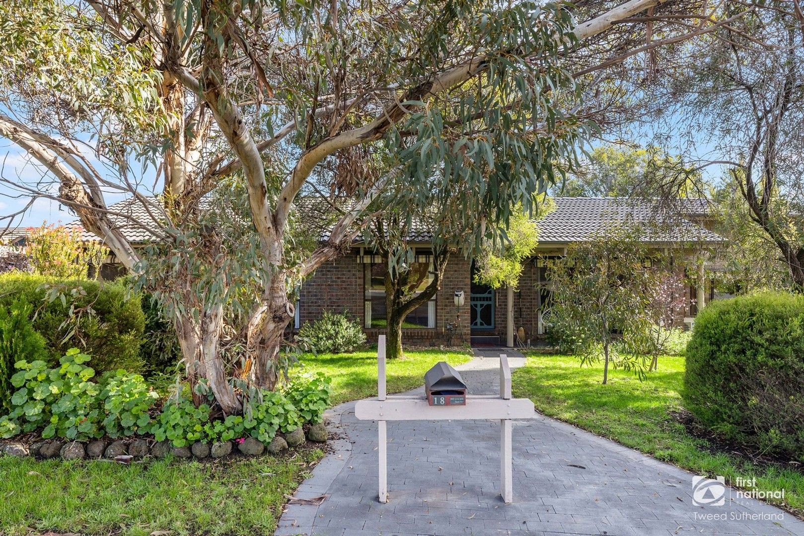 3 bedrooms House in 18 Nabilla Crescent STRATHDALE VIC, 3550