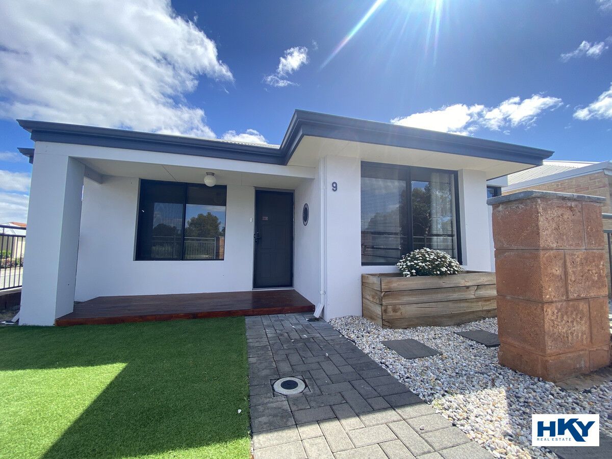 3 bedrooms House in 9 Bradshaw Crescent ELLENBROOK WA, 6069